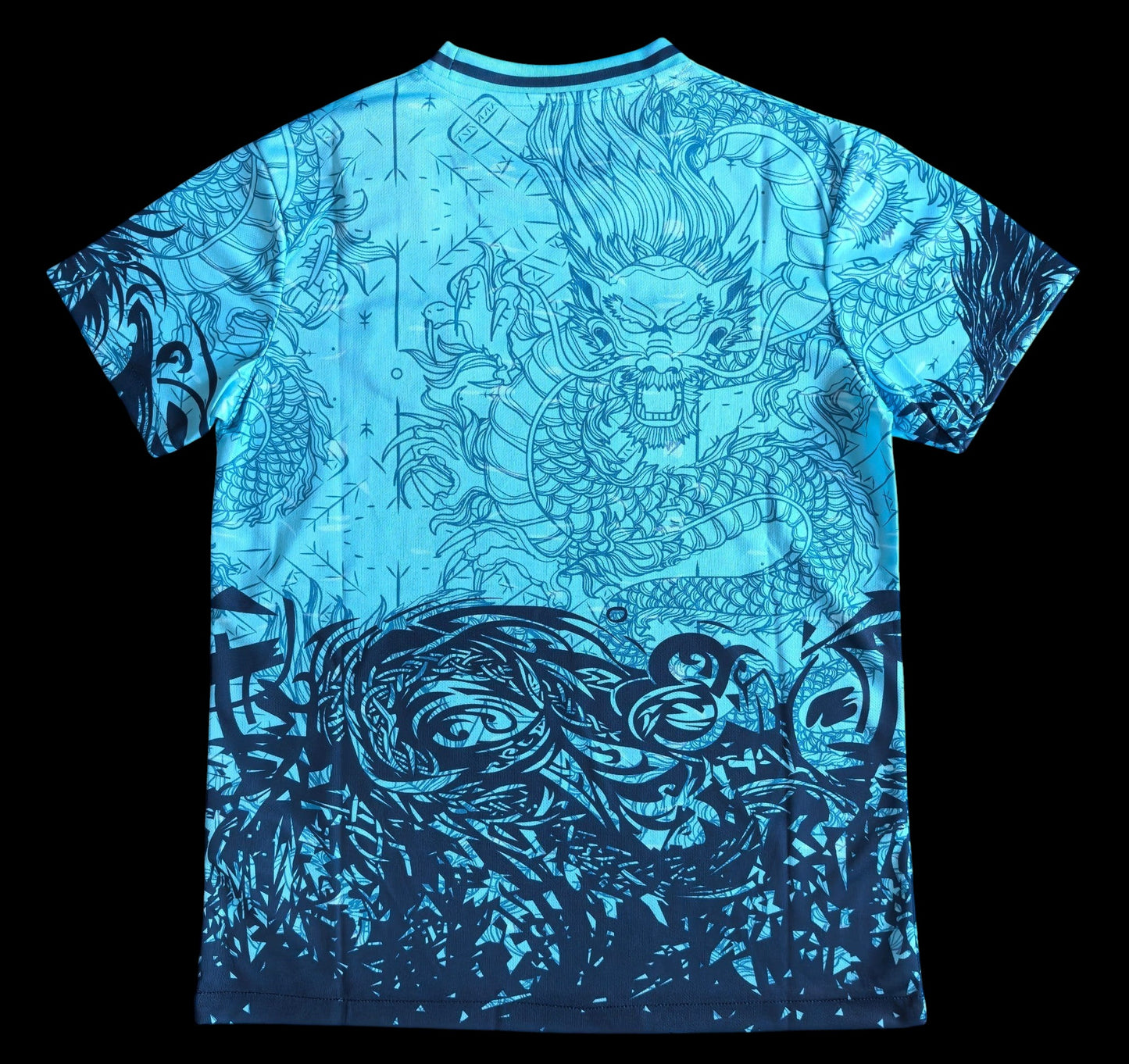 Maillot de football My Store 4 Homme bleu ciel avec motif dragon bleu foncé, col rond, manches courtes.