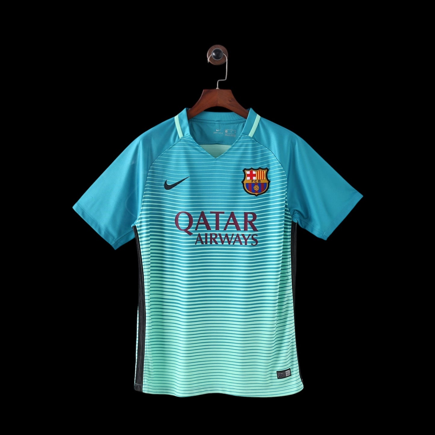 Maillot de football My Store 4 homme bleu sarcelle et vert menthe dégradé avec rayures horizontales, logo FC Barcelone et sponsor Qatar Airways.