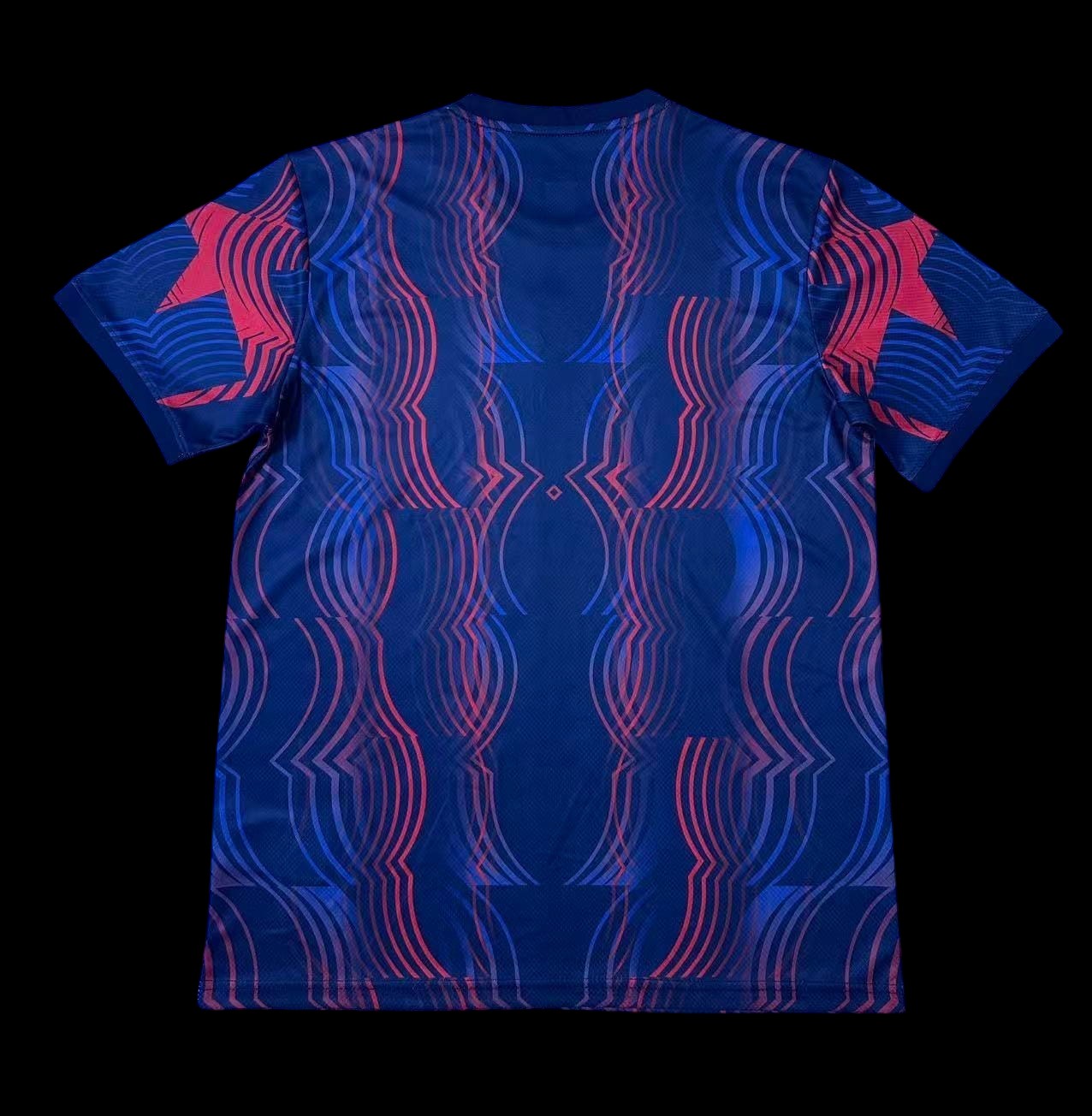 My Store 4 Maillot de football homme bleu marine et rouge avec motif abstrait et étoiles sur les manches.