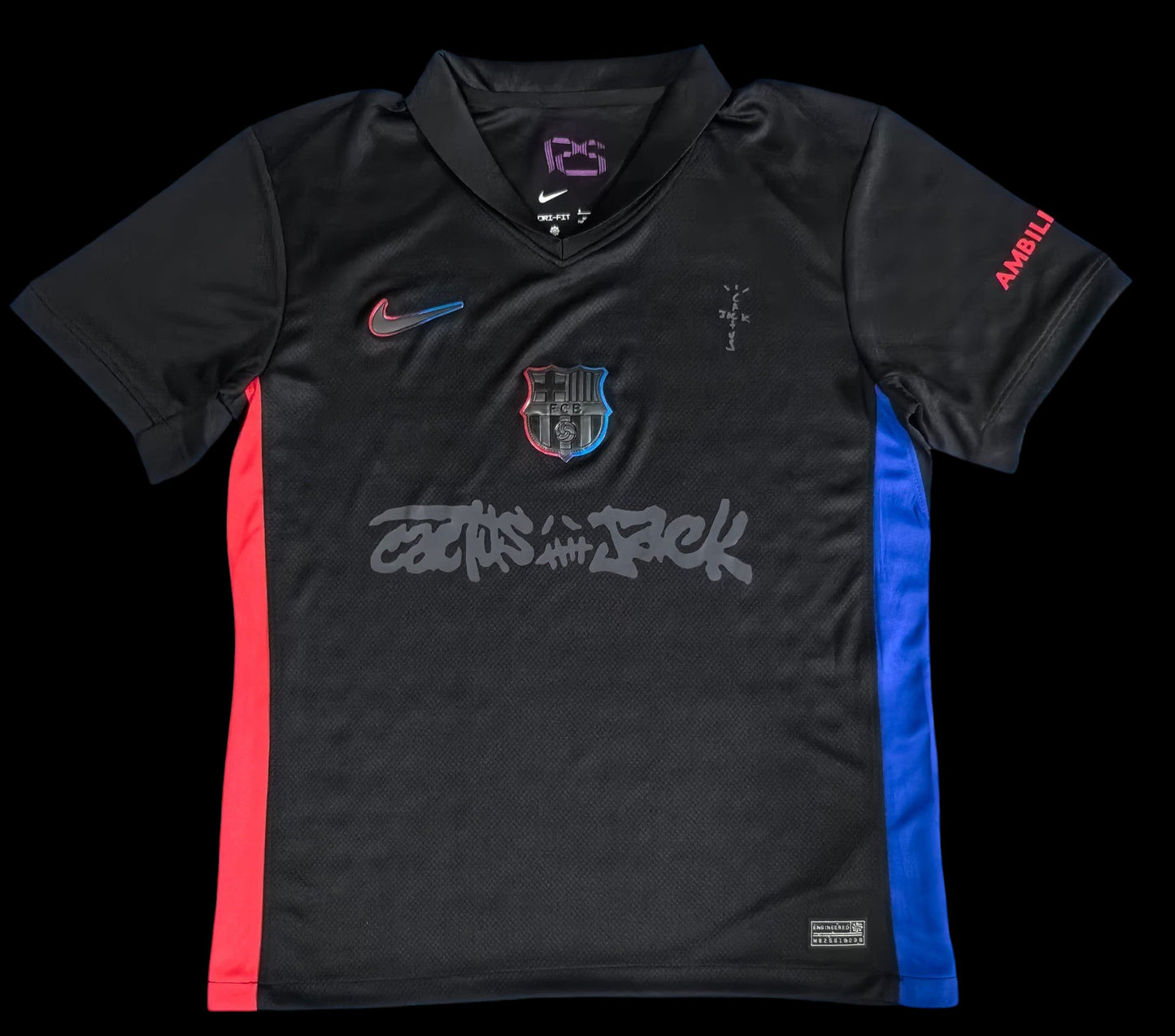 Maillot de football noir unisexe My Store 4, col en V, avec logo Nike et écusson FC Barcelone aux couleurs dégradées rouge et bleu.