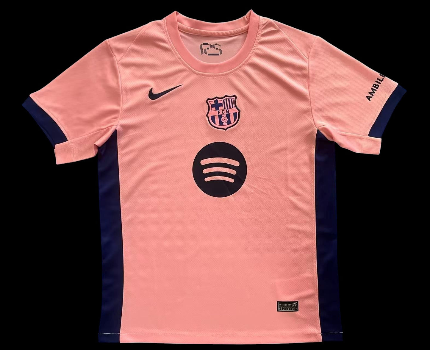 Maillot de football My Store 4 homme rose vif, détails bleu marine, logo FCB et Spotify sur la poitrine.