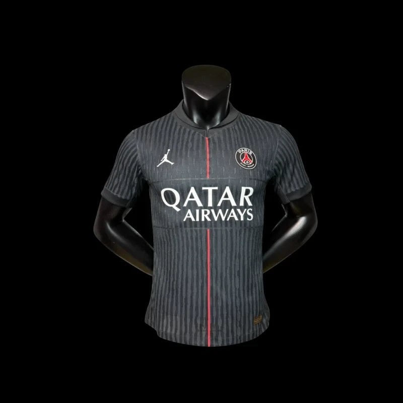 Maillot de football Paris Saint-Germain domicile homme My Store 4, gris foncé avec rayures verticales, logo du club et sponsor Qatar Airways.