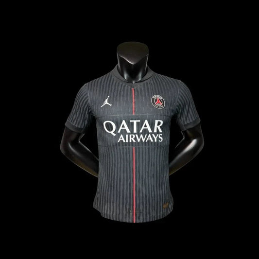 Maillot de football Paris Saint-Germain domicile homme My Store 4, gris foncé avec rayures verticales, logo du club et sponsor Qatar Airways.