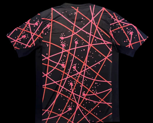 Maillot de football Atletico de Madrid noir pour homme avec motif abstrait rose et rouge, polyester recyclé, coupe Regular fit.