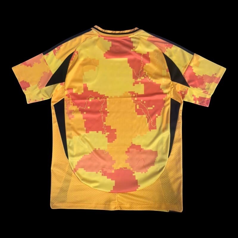 Maillot de football Paris FC Bahrain Victorious jaune, orange et noir avec motif camouflage numérique. Tissu AEROREADY.