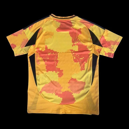 Maillot de football Paris FC Bahrain Victorious jaune, orange et noir avec motif camouflage numérique. Tissu AEROREADY.