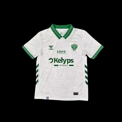 Maillot de football ASSE blanc et vert pour homme, col polo vert, manches courtes avec bandes vertes, logos sponsors, tissu respirant.