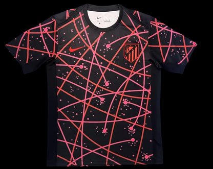 Maillot de football Atletico de Madrid noir pour homme, motif abstrait rose et rouge, logo Nike, col rond, manches courtes.
