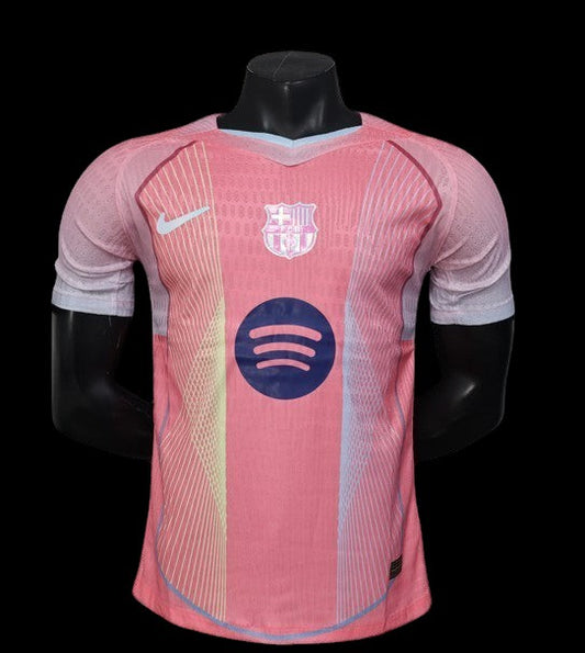 Maillot de football FC Barcelone homme rose vif, tissu léger, logo club et sponsor Spotify sur le devant.