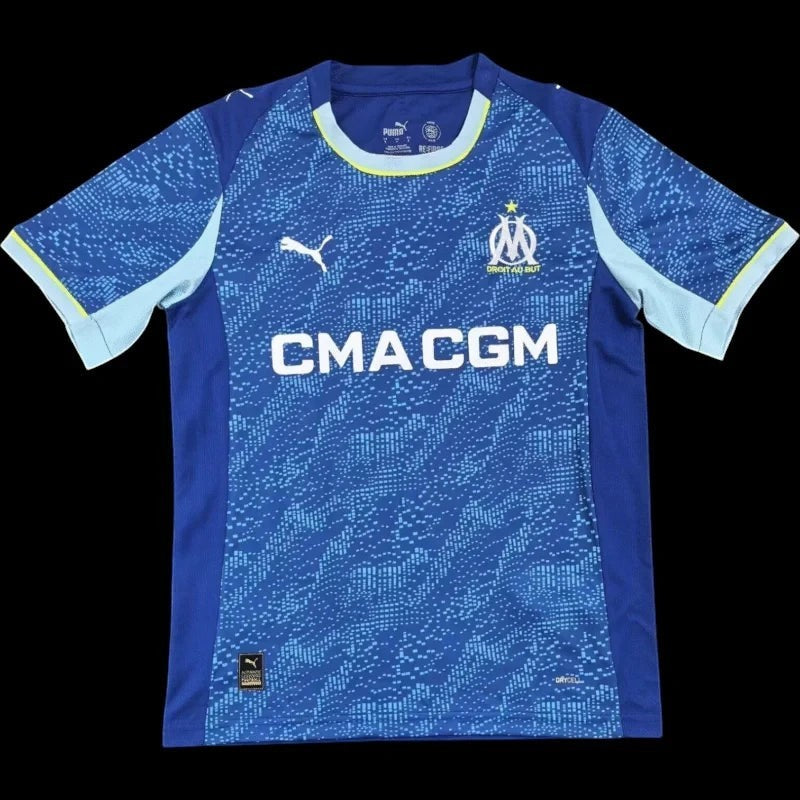 Maillot de football Olympique de Marseille bleu pour homme, saison 2023-2024, avec logo OM et Puma, sponsor CMACM. Tissu respirant.