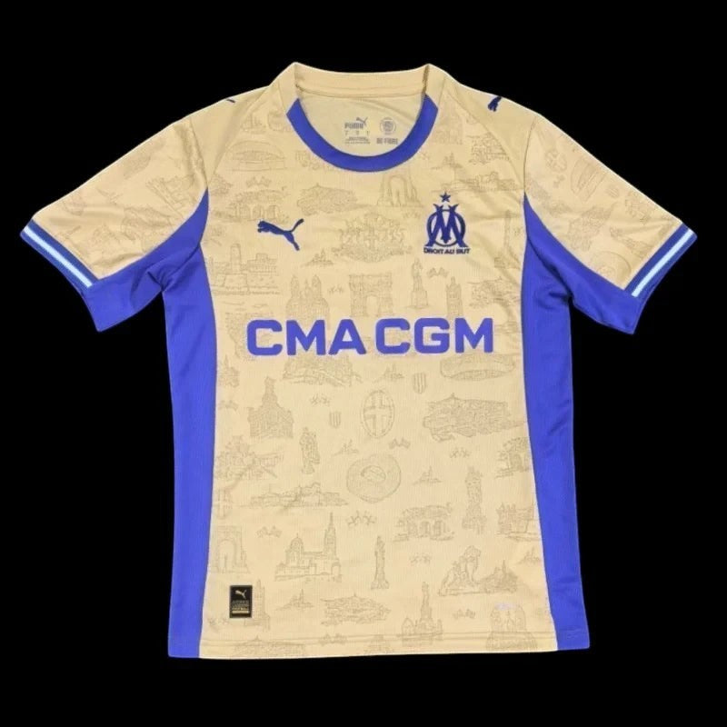 Maillot domicile Olympique de Marseille homme doré avec motifs monuments et club, manches et côtés bleus, logo Puma et CMA CGM.