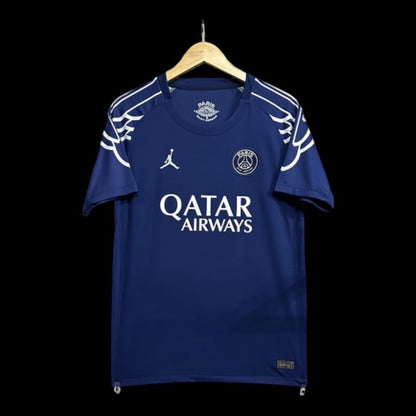 Maillot de football bleu marine Paris Saint-Germain pour homme, avec logo Qatar Airways et détails blancs sur les manches.
