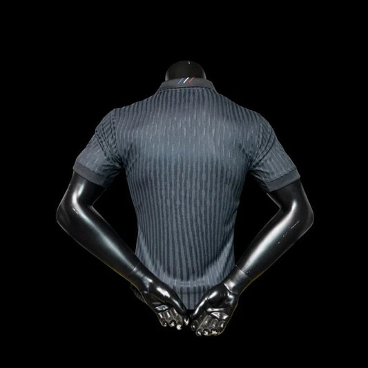 Maillot de football Paris Saint-Germain homme My Store, gris foncé avec rayures verticales ton sur ton et logo du club sur le col.
