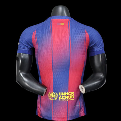 Maillot de football My Store 4 homme bleu et rouge dégradé, rayures verticales, logo UNHCR au dos. Tissu respirant.