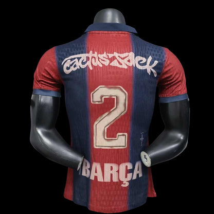 Maillot de football My Store 4 homme bleu marine et rouge rayé, avec numéro 2 et inscription "BARÇA" et "Cactus Jack"