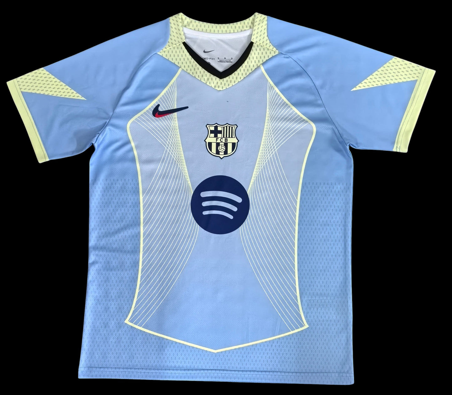 My Store 4 Maillot de football bleu ciel pour homme, tissu respirant, détails graphiques jaune fluo, col noir.