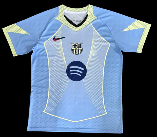 My Store 4 Maillot de football bleu ciel pour homme, tissu respirant, détails graphiques jaune fluo, col noir.