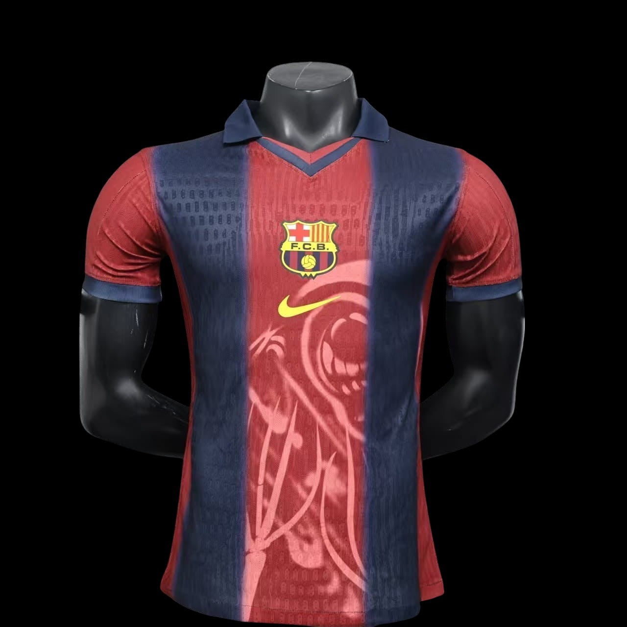 Maillot de football homme My Store 4 bleu marine et rouge rayé, col en V, logo FC Barcelone et Nike.