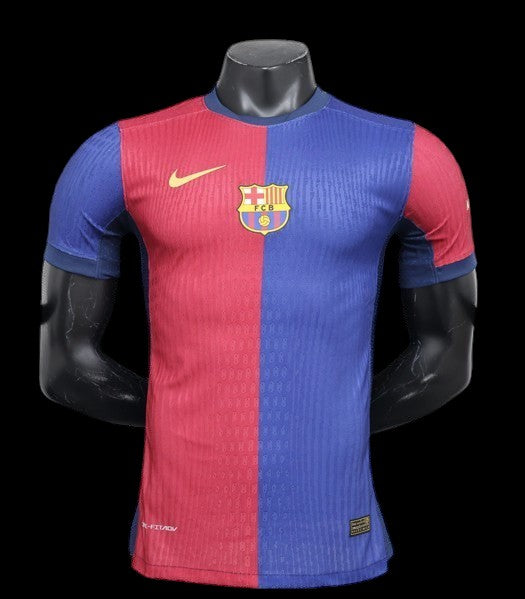 Maillot de football My Store 4 homme bleu et rouge, col rond, manches courtes, logo FCB et Swoosh Nike.