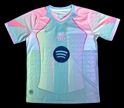My Store 4 Maillot de football homme pastel dégradé rose, bleu sarcelle, jaune, violet. Logo FCB, Spotify, Nike. Tissu léger respirant.